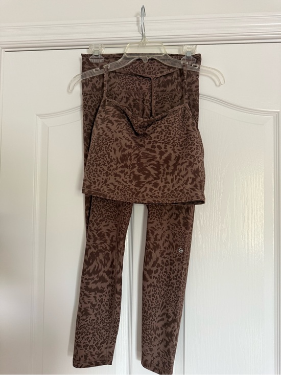 SHEIN Other - SHEIN Brown Animal Print Active Set - Top & Leggings